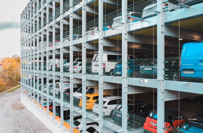 Neues Parkhaus nach nur einem Jahr Bauzeit eröffnet